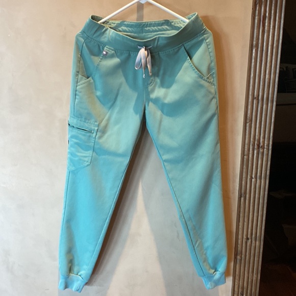 Figs Scrubs set xs top and small jogger - Picture 4 of 6